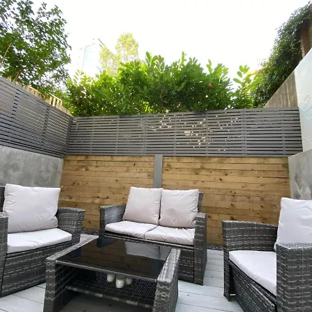 Fantastic Spacious Garden Flat With Own Private Entrance